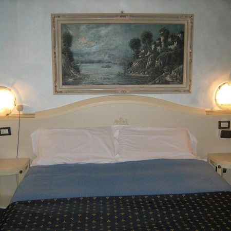 Hotel San Marino Laglio Habitación foto