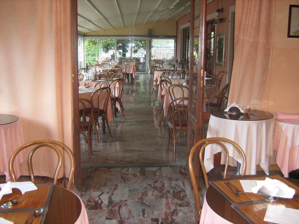 Hotel San Marino Laglio Exterior foto
