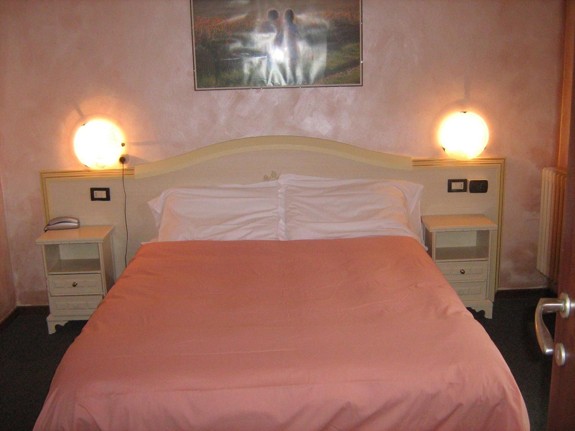 Hotel San Marino Laglio Habitación foto